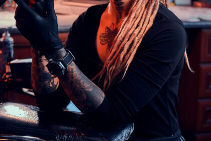 Tatouage sur-mesure : comment se déroule la création de votre projet à Nice ?