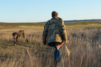 Vêtements chauds pour la chasse au gibier d'eau : les indispensables contre le froid et l'humidité